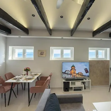 Royal Apartment *